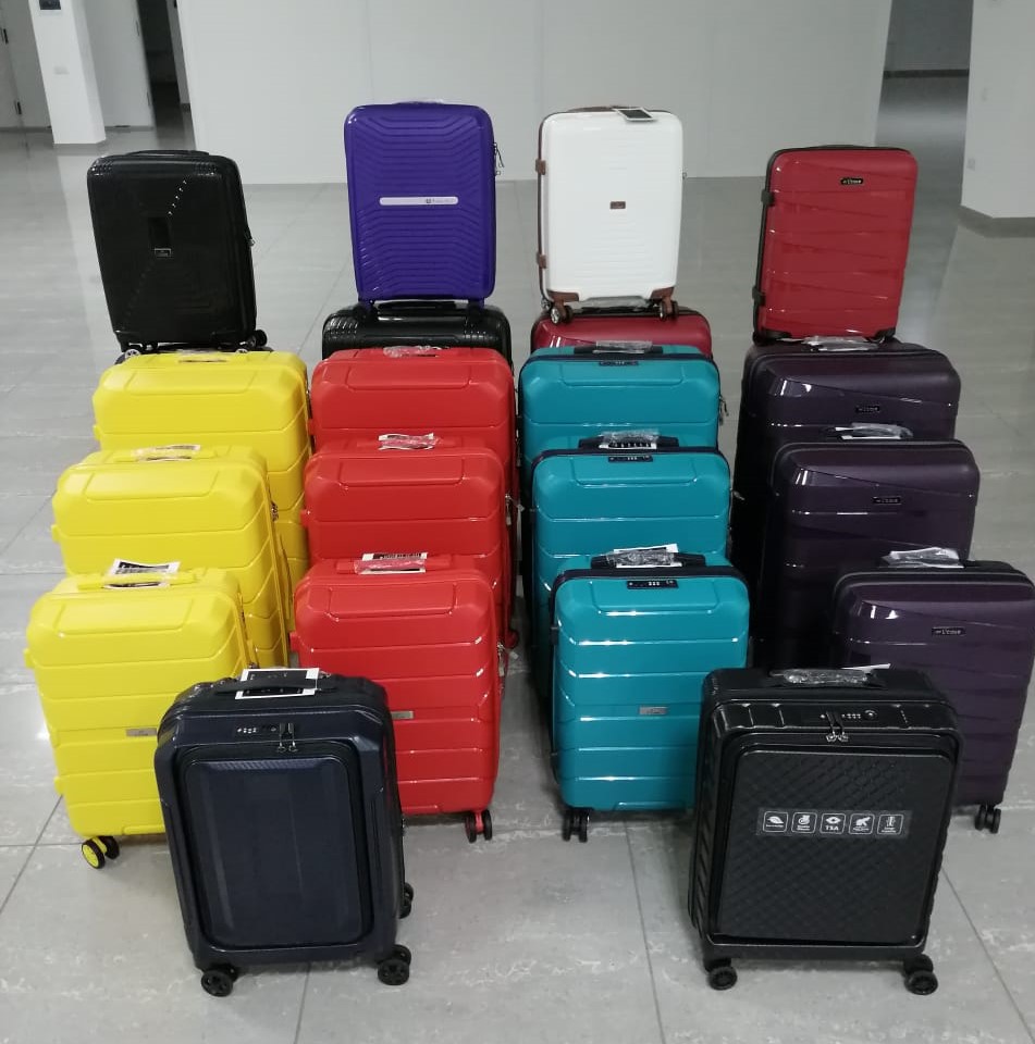 Набор чемоданов для всей семьи.jpg